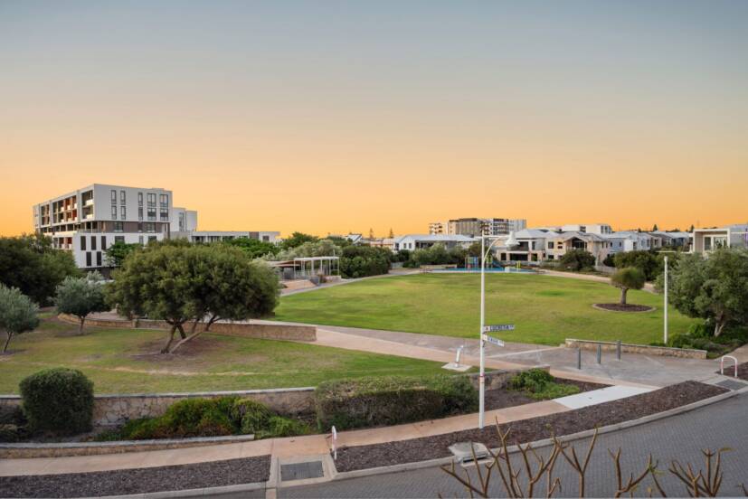 10 Lucretia Circle, NORTH COOGEE, WA 6163 AUS