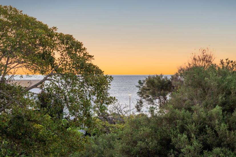 10 Lucretia Circle, NORTH COOGEE, WA 6163 AUS
