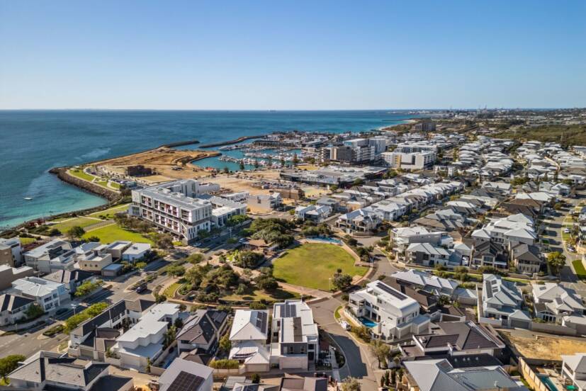 10 Lucretia Circle, NORTH COOGEE, WA 6163 AUS