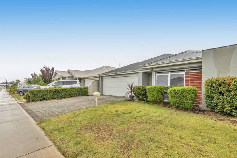 12 Flatbush Road, HILBERT, WA 6112 AUS