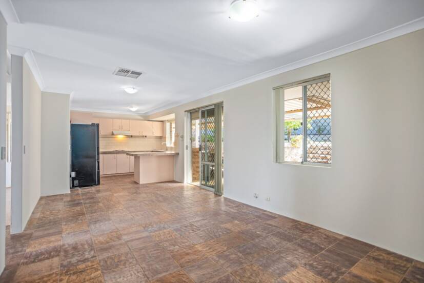 11 Maitland Place, THORNLIE, WA 6108 AUS