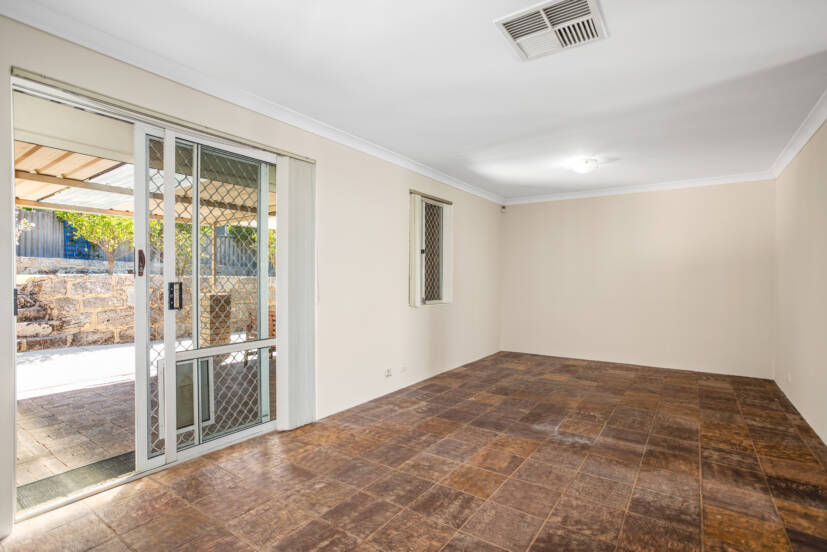 11 Maitland Place, THORNLIE, WA 6108 AUS