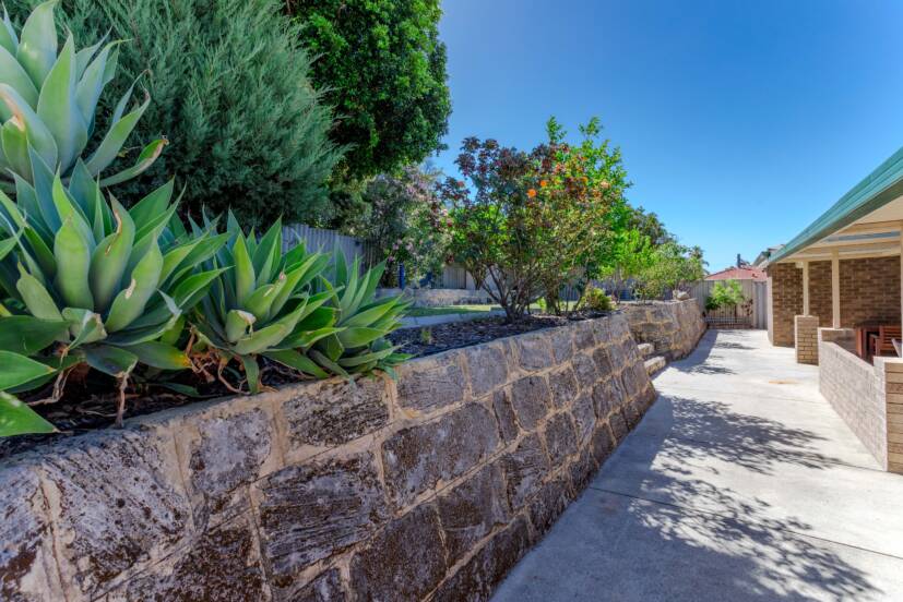 11 Maitland Place, THORNLIE, WA 6108 AUS