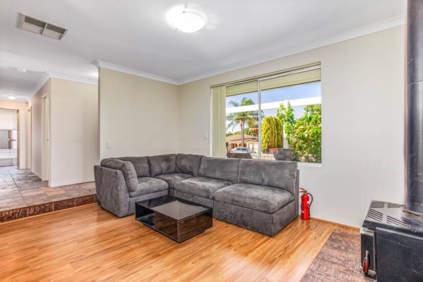 11 Maitland Place, THORNLIE, WA 6108 AUS