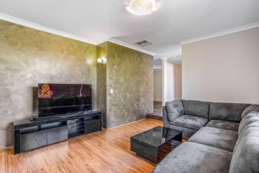 11 Maitland Place, THORNLIE, WA 6108 AUS