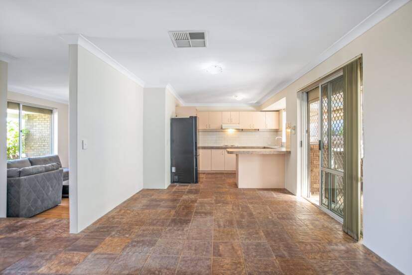 11 Maitland Place, THORNLIE, WA 6108 AUS