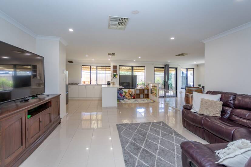 75 Gundaring Turn, CANNING VALE, WA 6155 AUS