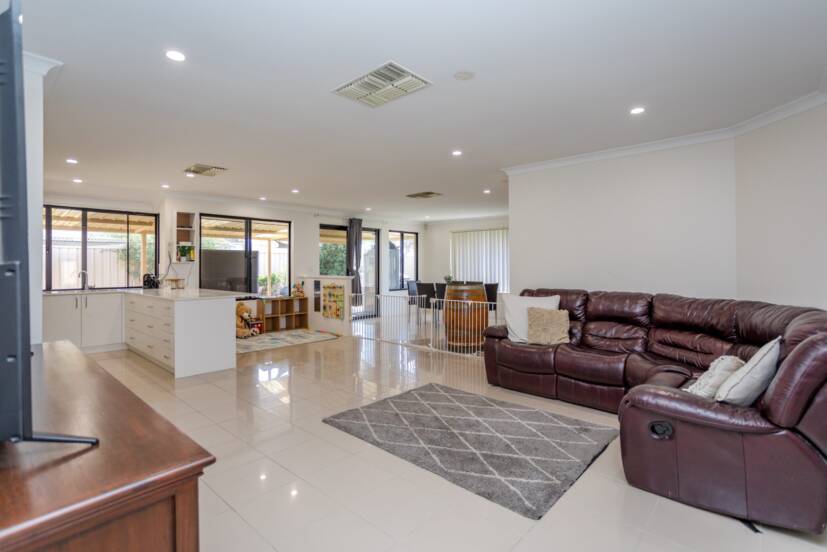75 Gundaring Turn, CANNING VALE, WA 6155 AUS