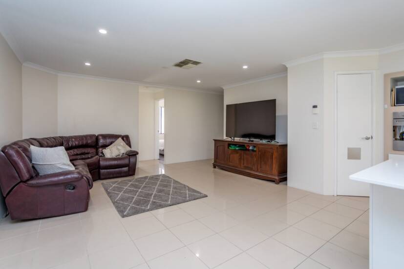 75 Gundaring Turn, CANNING VALE, WA 6155 AUS