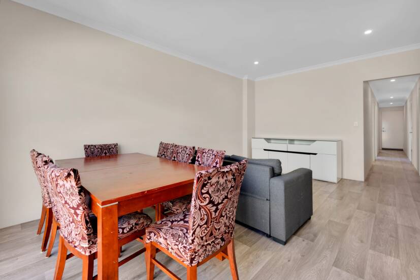 8 Impressa View, PIARA WATERS, WA 6112 AUS