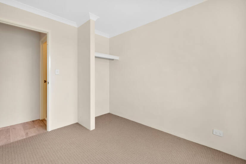 8 Impressa View, PIARA WATERS, WA 6112 AUS