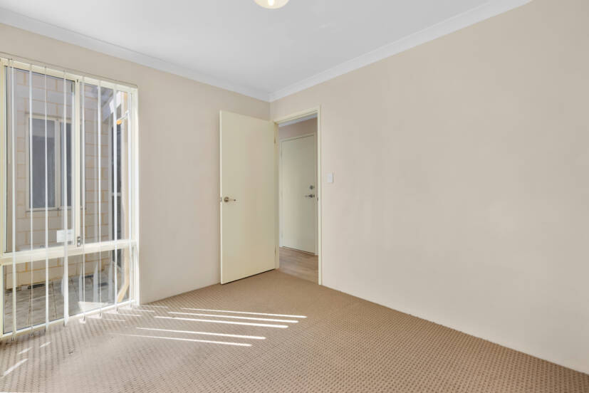 8 Impressa View, PIARA WATERS, WA 6112 AUS