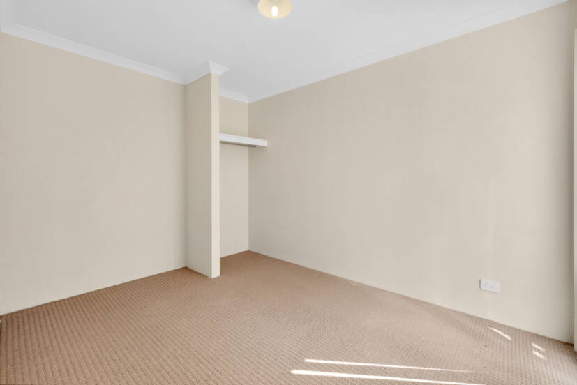 8 Impressa View, PIARA WATERS, WA 6112 AUS