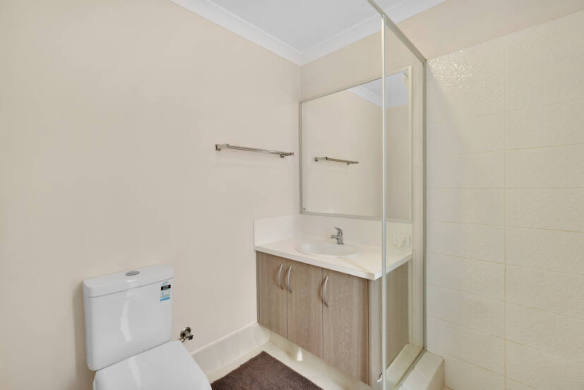 8 Impressa View, PIARA WATERS, WA 6112 AUS