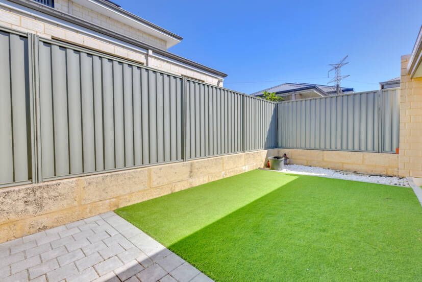 8 Impressa View, PIARA WATERS, WA 6112 AUS