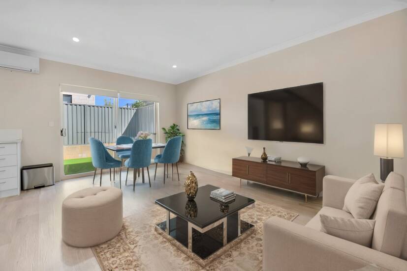 8 Impressa View, PIARA WATERS, WA 6112 AUS
