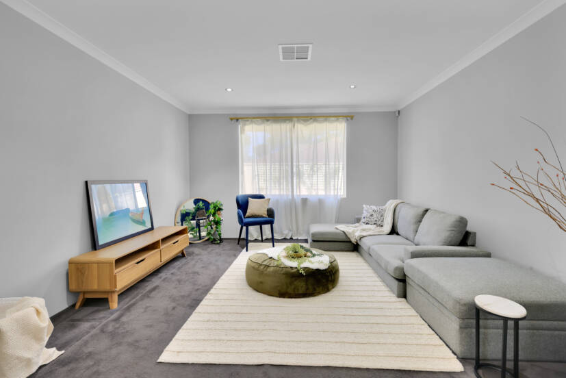 14 Adenine Bend, PIARA WATERS, WA 6112 AUS