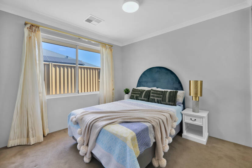 14 Adenine Bend, PIARA WATERS, WA 6112 AUS