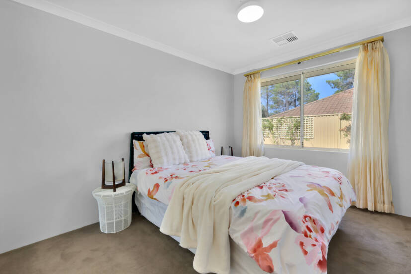 14 Adenine Bend, PIARA WATERS, WA 6112 AUS