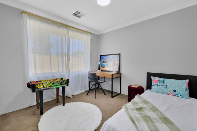 14 Adenine Bend, PIARA WATERS, WA 6112 AUS