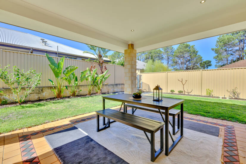 14 Adenine Bend, PIARA WATERS, WA 6112 AUS