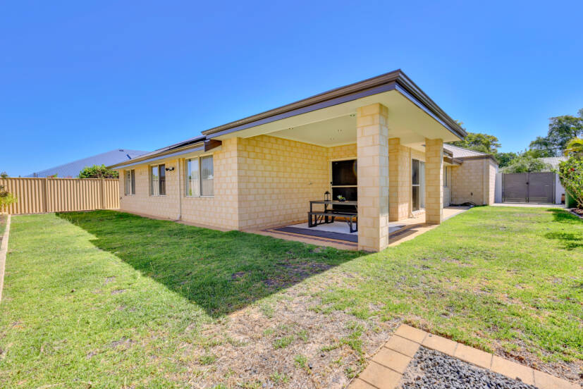 14 Adenine Bend, PIARA WATERS, WA 6112 AUS