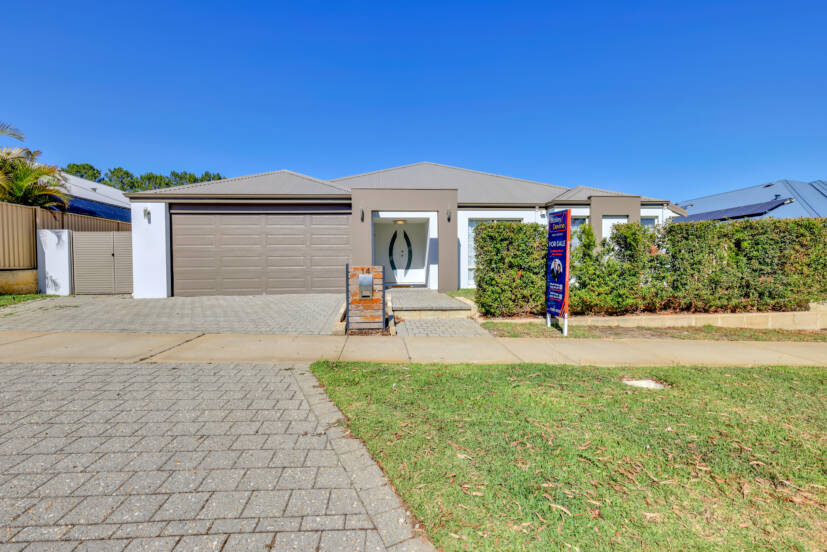 14 Adenine Bend, PIARA WATERS, WA 6112 AUS