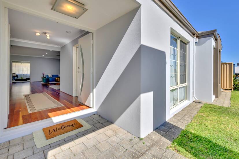 14 Adenine Bend, PIARA WATERS, WA 6112 AUS