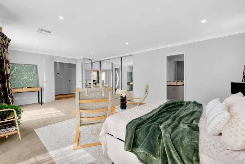 14 Adenine Bend, PIARA WATERS, WA 6112 AUS