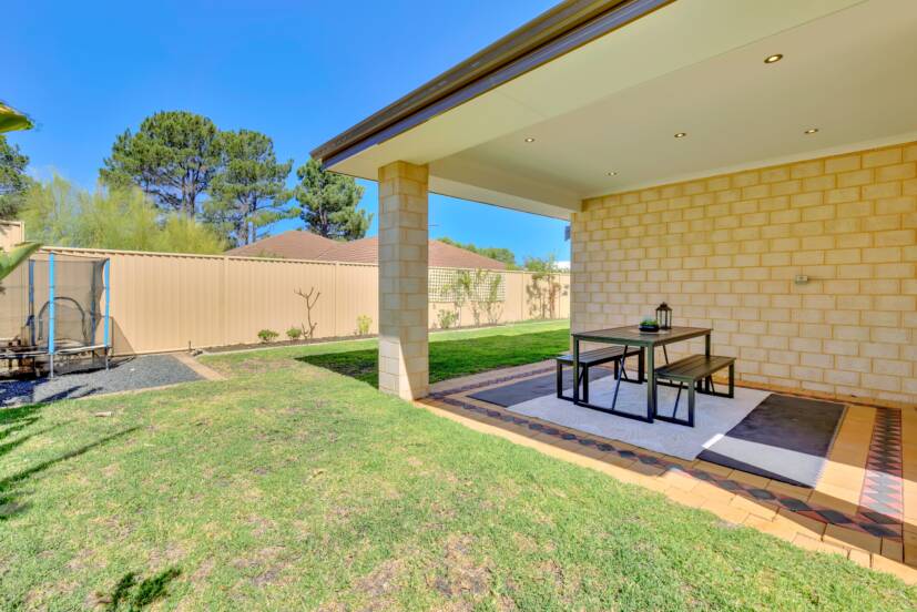 14 Adenine Bend, PIARA WATERS, WA 6112 AUS