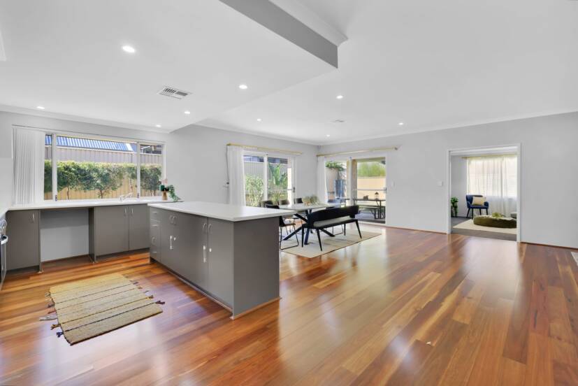14 Adenine Bend, PIARA WATERS, WA 6112 AUS