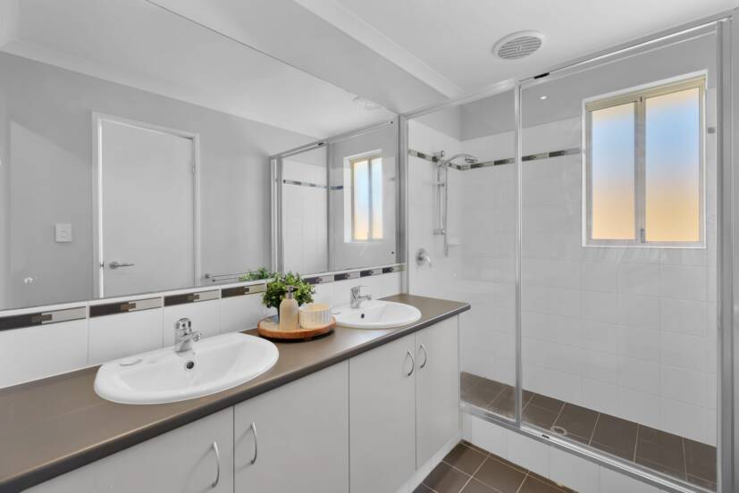 14 Adenine Bend, PIARA WATERS, WA 6112 AUS