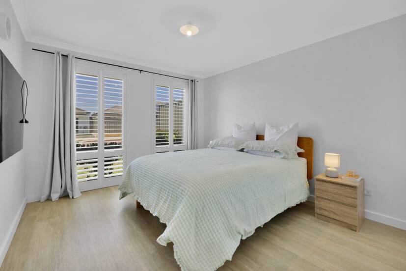4 Golden Way, PIARA WATERS, WA 6112 AUS