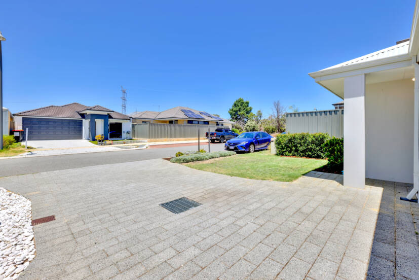 4 Golden Way, PIARA WATERS, WA 6112 AUS