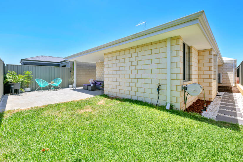 4 Golden Way, PIARA WATERS, WA 6112 AUS