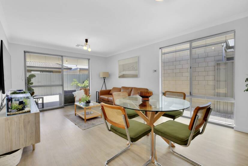 4 Golden Way, PIARA WATERS, WA 6112 AUS
