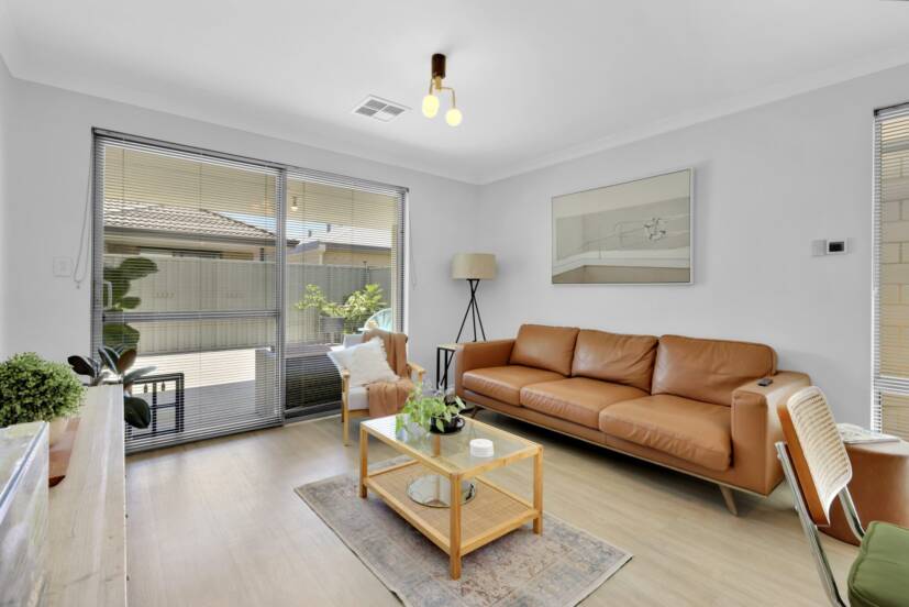 4 Golden Way, PIARA WATERS, WA 6112 AUS
