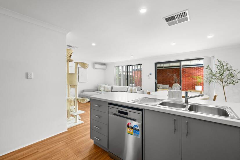 6 Wolfson Way, PIARA WATERS, WA 6112 AUS