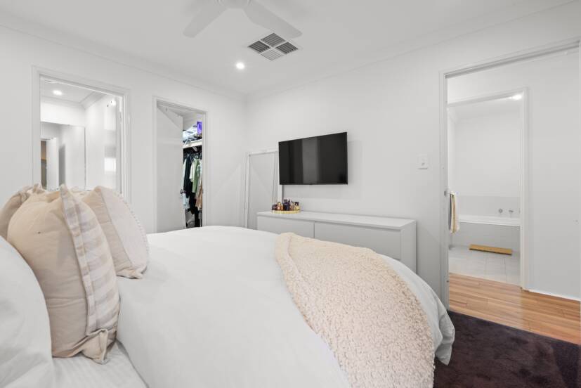6 Wolfson Way, PIARA WATERS, WA 6112 AUS