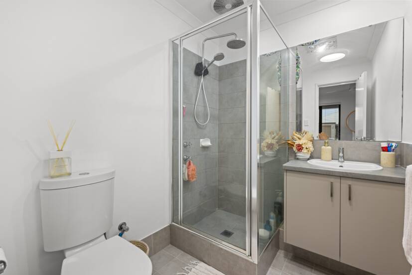6 Wolfson Way, PIARA WATERS, WA 6112 AUS