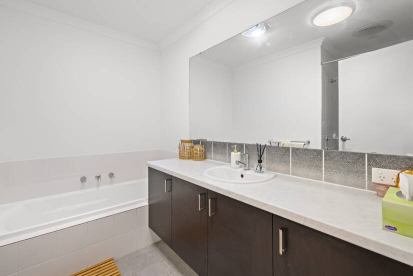 6 Wolfson Way, PIARA WATERS, WA 6112 AUS