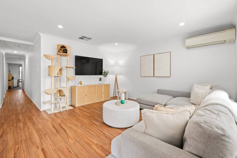 6 Wolfson Way, PIARA WATERS, WA 6112 AUS