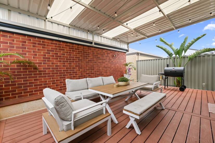 6 Wolfson Way, PIARA WATERS, WA 6112 AUS