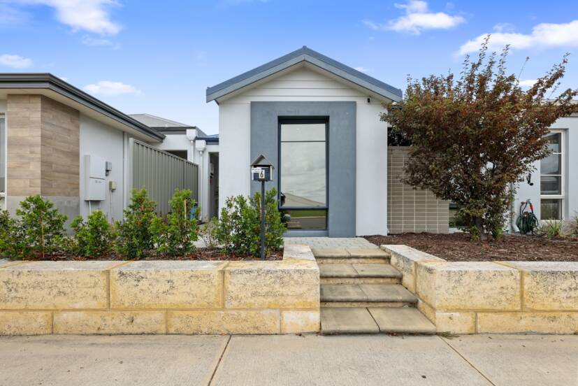 6 Wolfson Way, PIARA WATERS, WA 6112 AUS