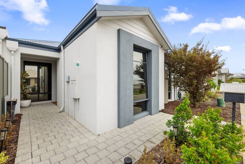 6 Wolfson Way, PIARA WATERS, WA 6112 AUS