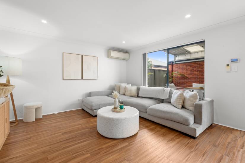 6 Wolfson Way, PIARA WATERS, WA 6112 AUS