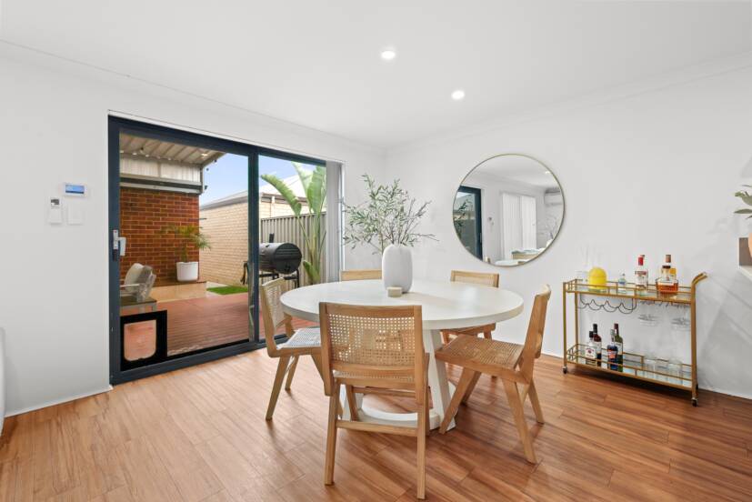 6 Wolfson Way, PIARA WATERS, WA 6112 AUS