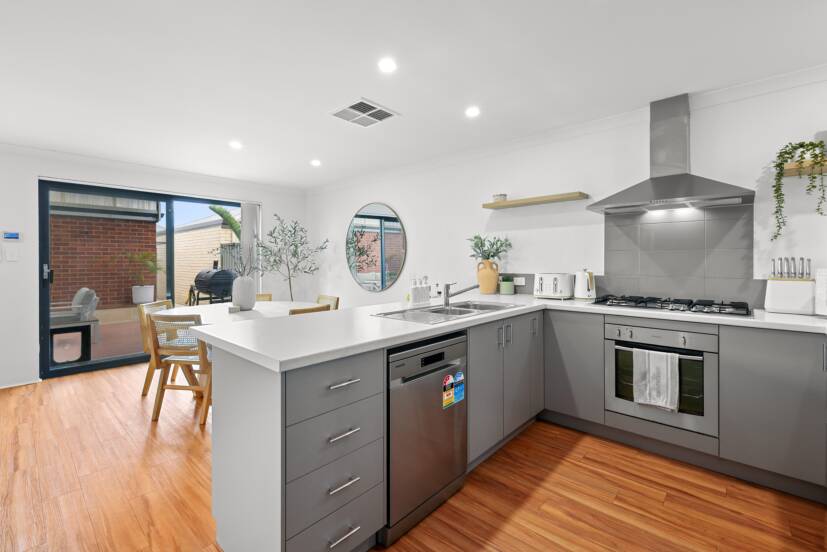 6 Wolfson Way, PIARA WATERS, WA 6112 AUS