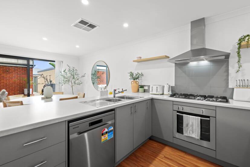 6 Wolfson Way, PIARA WATERS, WA 6112 AUS