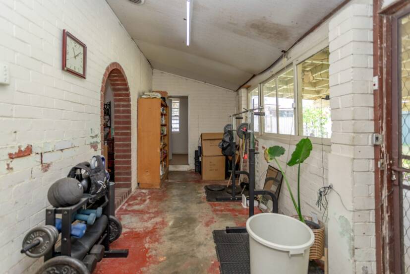 84 The Crescent, MADDINGTON, WA 6109 AUS